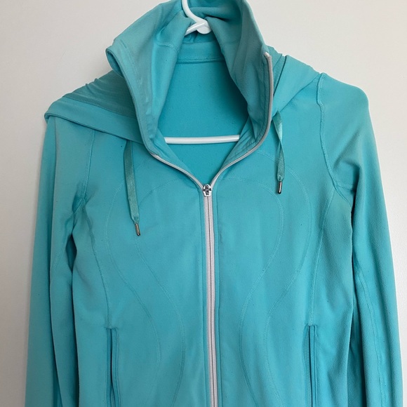 Lululemon Stride Hoodie. Size 4 - Picture 2 of 6